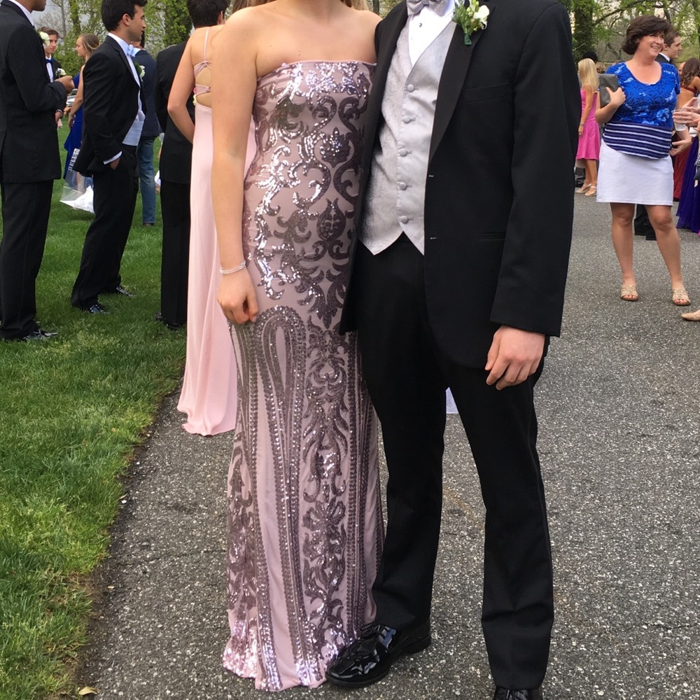 Bloomingdales Pink Prom Dress! (Size 4)